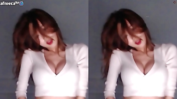 Gái Hàn Quốc nhảy khiêu khích nhạc sàn hai