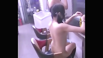 超商买饮料太赶全裸没穿衣服