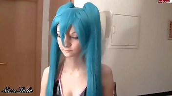 ALEMÃO FODA-SE COMO MIKU HATSUNE COSPLAY SEXO COM FACIAL PORNO