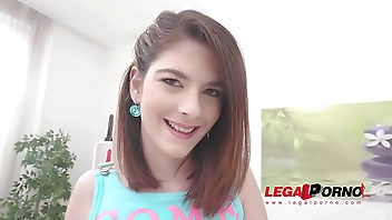 Sara Bell 4on1 fuck session with huge gapes & cum swallow SZ2378