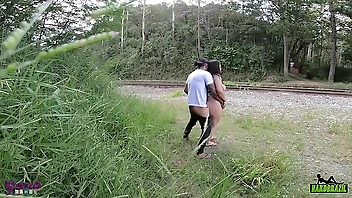 Gabriela Ramos é flagrada fodendo no mato - Bettohfitness