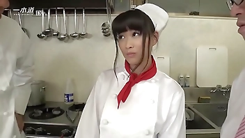 ファミレスで働くトロイ主婦 1