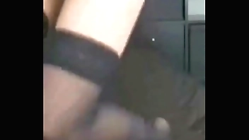 Tバックに履き替えます