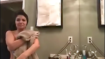 TWITCH STREAMER ACCIDENTAL BOOB SLIP