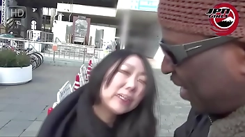 [ぽっちゃり、生フェラ、パイズリ、口内発射 ] 飢えている巨乳持ちの日本人女子○生が黒人のちんこをしゃぶりまくりザーメン飲まされそうに