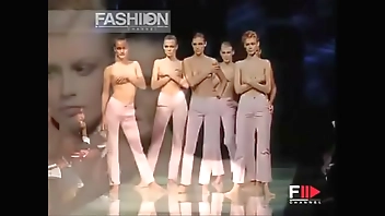 The best topless fashion show, the most exclusive moments of the international runway!