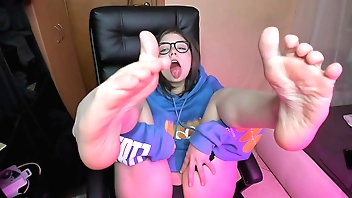 I'm trying to be quiet! (while I touch myself) pt. 2