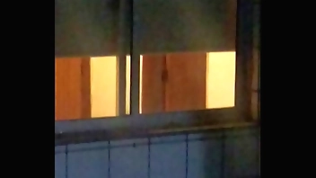 Vizinha saindo pelada do banho