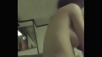 Le da a su hermana y le da hasta por el culo . .