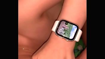 Cho nhân viên shop thổi kèn