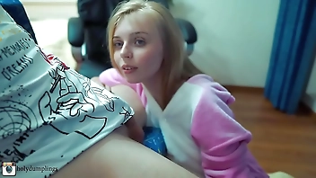 She Knows How To Suck Properly!