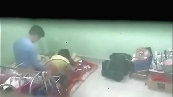 Quay lén phòng bên cạnh