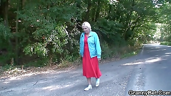 Hitchhiking blonde granny picked up and doggy-fucked roadside