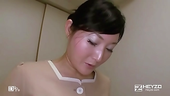 ベテラン女マッサージ師の裏サービス - 恵美 1