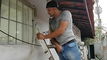 Espiando minha vizinha tomar banho !!! Ela me pegou  !!! Gostou e me chamou para entrar ( Paty Bumbum - Juninho gogoboy - El Toro De Oro )