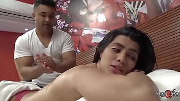 Trailler - Mary Luthay e Loupan em uma massagem excitante