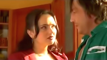 வீட்டுக்கு குழாய் போட வந்த குழாயை சப்பி கஞ்சி குடித்த அம்மா Tamil Sex