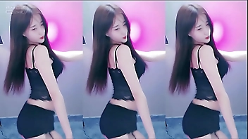 Gái Trung Quốc nhảy thang áo ren màu đen