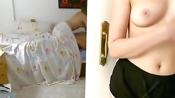 LE HAGO A MI PADRASTRO PORQUE SE FOLLA A MI HERMANA CUANDO MAMÁ NO ESTÁ EN CASA