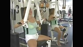 exercising her huge natural tits - BIGNATURALS69.COM