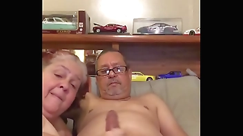 Mi esposa asiendome una puneta