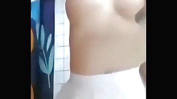 Nữ sinh show hàng cực ngon