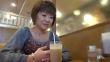 旦那が他界…。悲しむ前に他人棒を漁る熟女  浅田純子 1