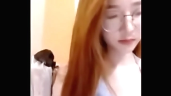 สาวไทยไลฟ์สด น้องแว่นโชว์หุ่นโคตรแจ่มหน้ากล้อง