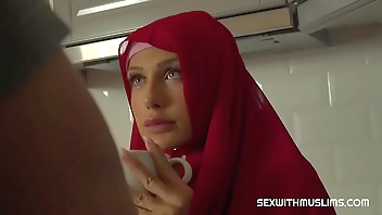 Sexy muslim girl spreads for cash