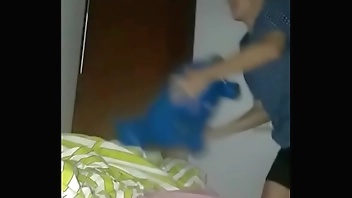 fabricio cavalão comendo de uma forma selvagem uma pônei pequena e azul