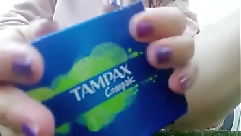 Video veramente rischioso mi cambio un assorbente interno in un garage di un mio vicino