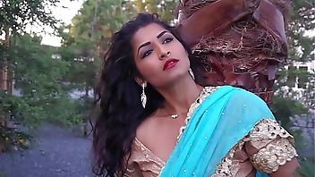 Desi Bhabi Maya Rati In Hindi Song - Maya