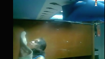 asiendo gemir a mi vecina