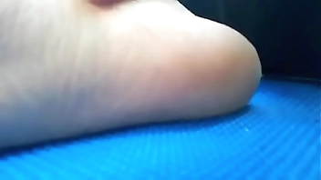 Piedi sudati dopo la palestra vuoi succhiarli tutti?