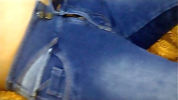 Mi amigo me graba masturbandome y teniendo un squirt