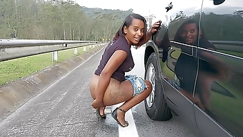 Samira Ferraz is caught peeing