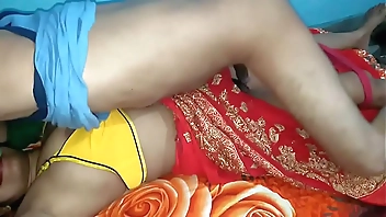 किसी और की बीवी को चोदने के लिये मनाना अलग ही मजा है जब कि वो शादी मे आई हो और पति साथ नही हो जरुर दखे