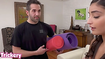 Trickery - Emily Willis fucks her trainer in front of her BF