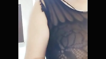 英语家教兼职卖淫女遥遥一边和胖嫖客啪啪一边手机自拍招嫖视频