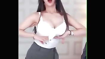 Korean girl (BJ Winter) titty bounce