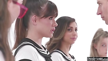 Guy loads up and fucks in vr