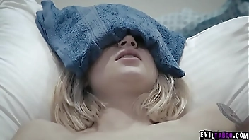 Perverted doctor Donnie Rock gave his sexy teen patient Arya Fae a nice sponge bath then slowly fucks her tight teen pussy.