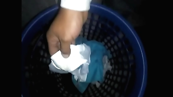 Oliendo el calzón de mi tía enfermera