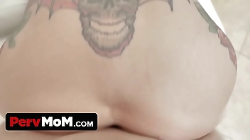 Inked MILF stepmom begging for creampie to get pregnant