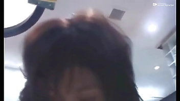 山东情侣自拍，白嫩女生卖力，气质