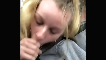 Sucking an amazing cock in the car !