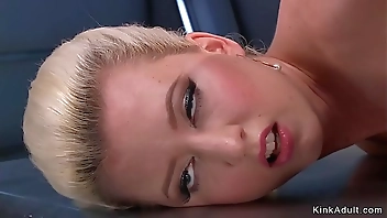 Natural blonde hottie fucking machine