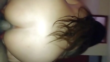 Anal a amiga y grita de dolor