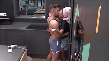 VV Cintike zuhanyzik cenzúrázatlanul!