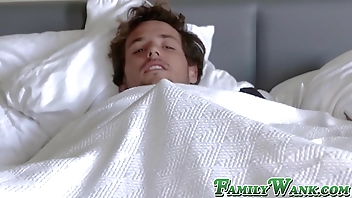 Luscious MILF Crystal Rush receives stepson facial